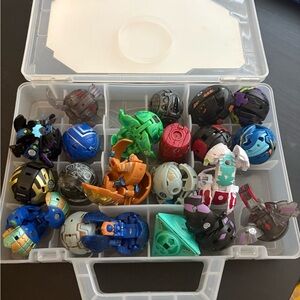 Set of Bakugan plus case